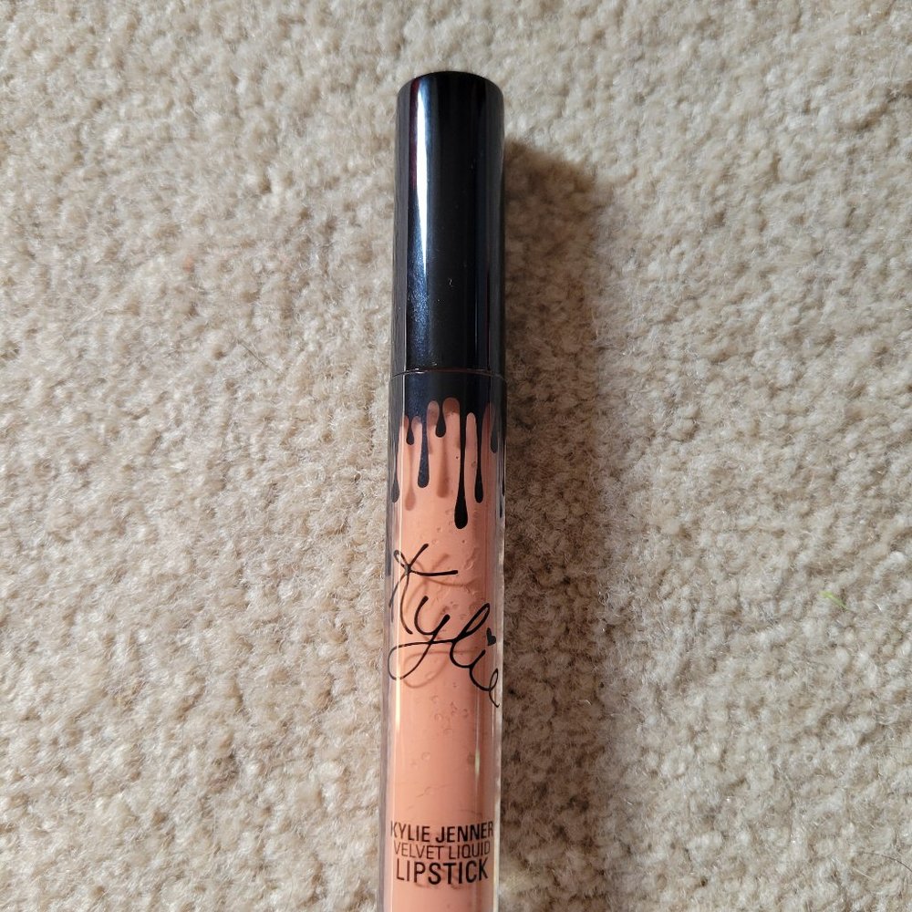 Kylie Jenner Velvet Liquid Lipstick in Todd Kraines